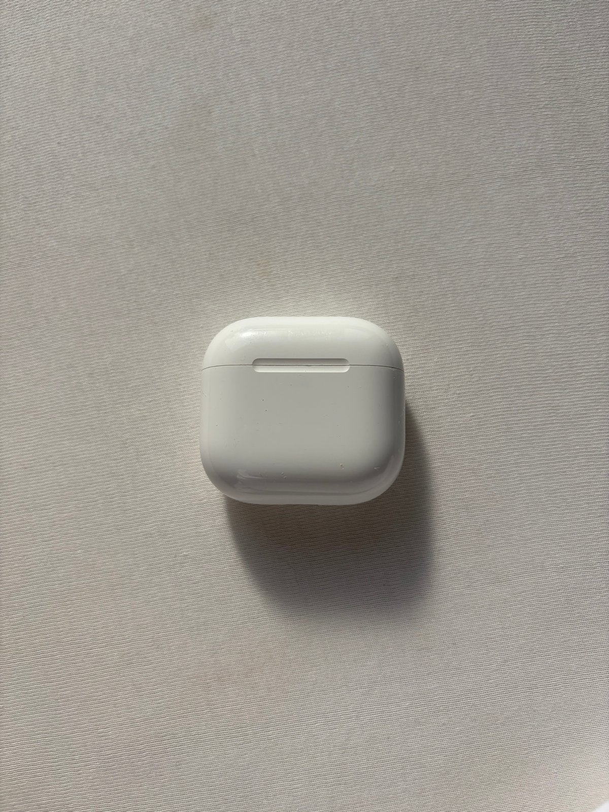 Apple AirPods 4 Oplaadcase  (zonder oortjes), In-ear, Draadloos opladen, Ophalen of Verzenden, Zo goed als nieuw