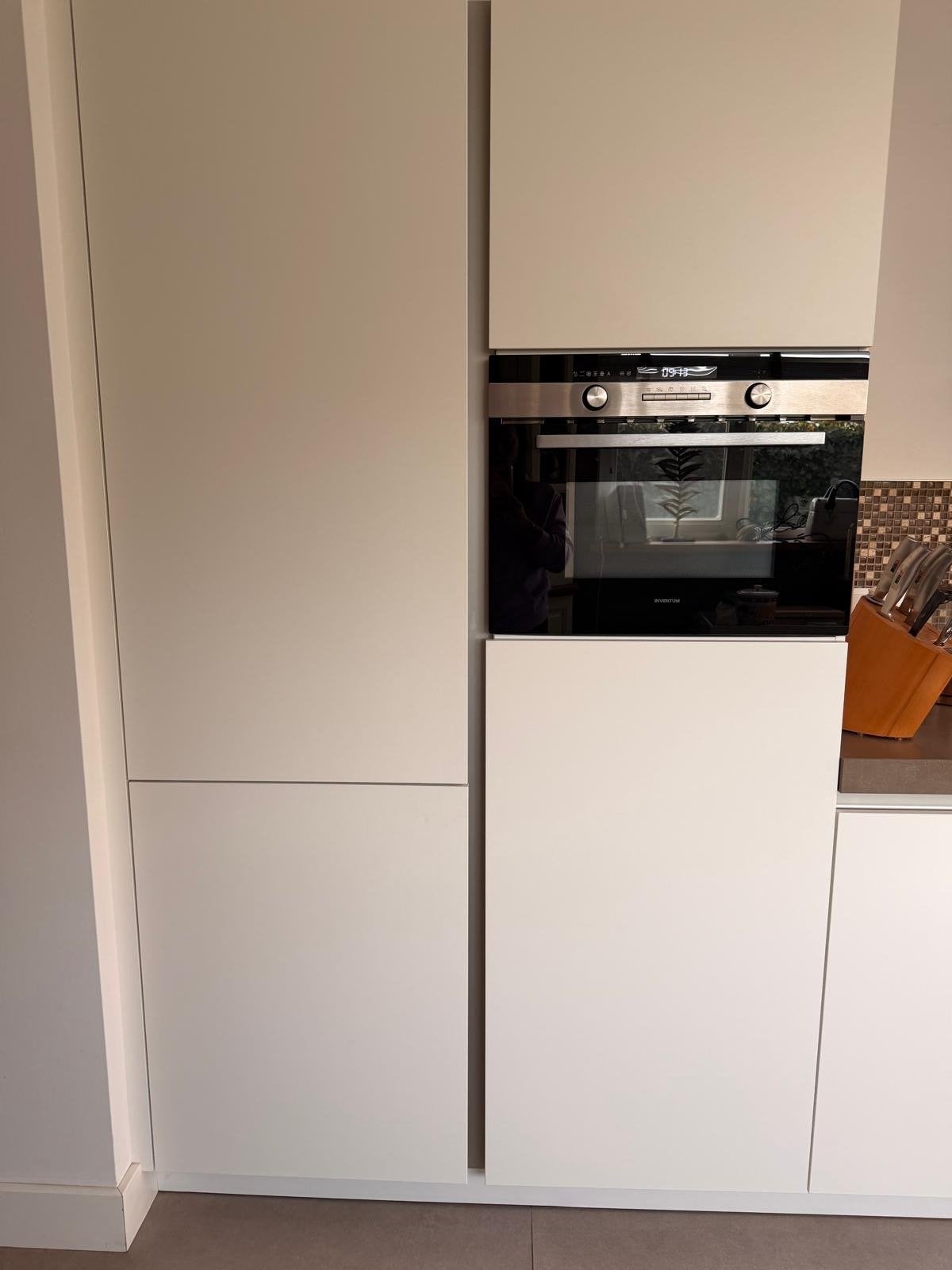 Foto 6 van Moderne hoekkeuken, 7 jaar oud, zo goed als nieuw