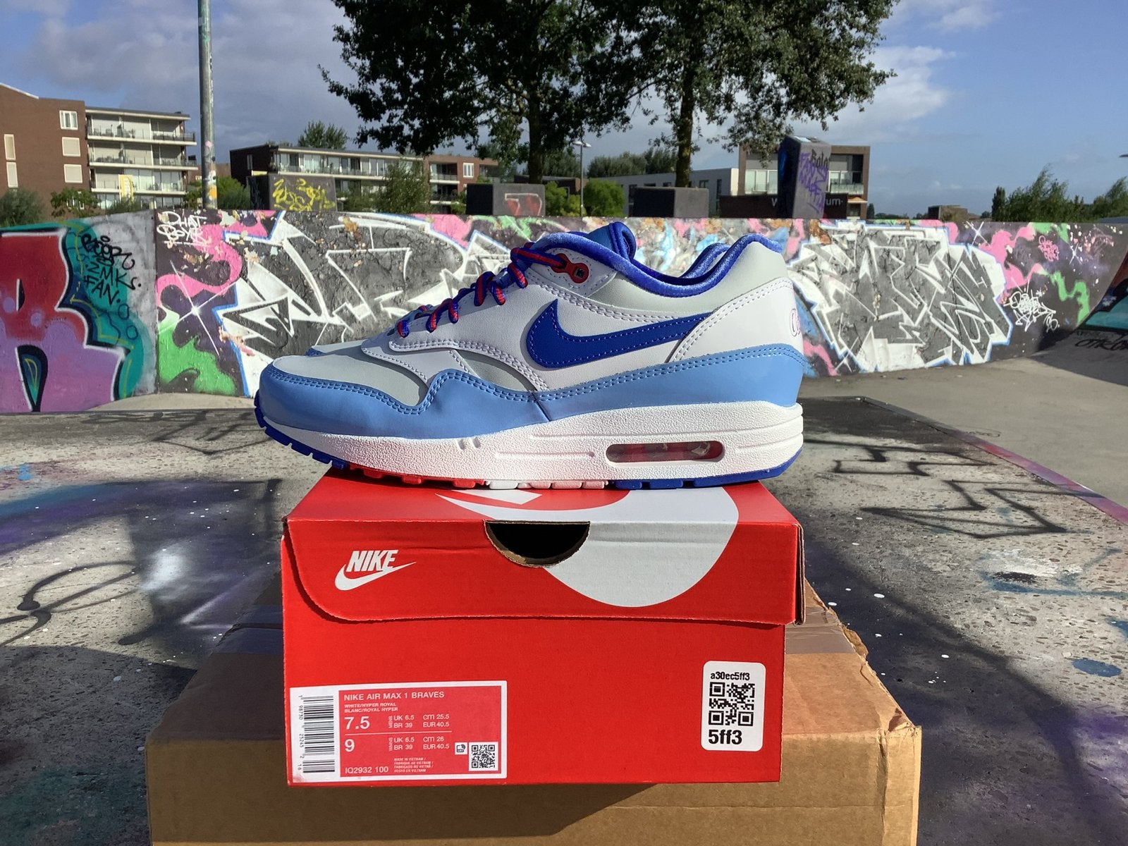 Nike Air Max 1“ Braves City Connect “ maat 40,5 ‼️, Kleding | Heren, Overige kleuren, Nieuw, Ophalen of Verzenden, Sneakers of Gympen