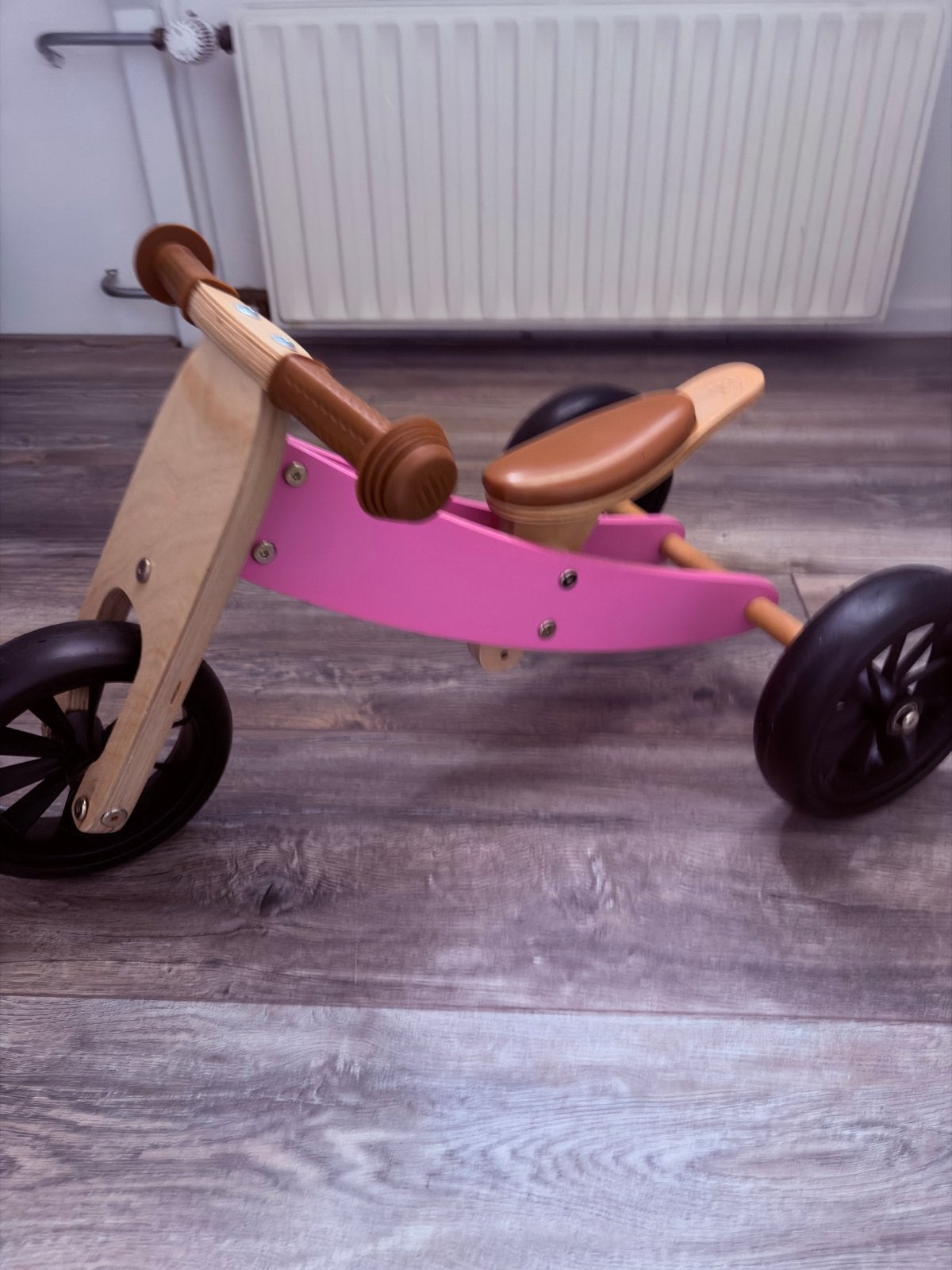 Houten loopfiets roze - Zo goed als nieuw, Fietsen en Brommers, Ophalen, Zo goed als nieuw, Verstelbare zitting