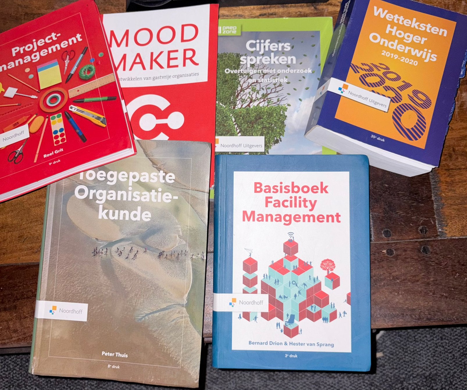Boeken te koop opleiding facility management, Ophalen, Zo goed als nieuw, Overige niveaus, Nederlands