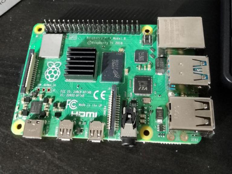 Raspberry pi 4, Ophalen of Verzenden, Zo goed als nieuw