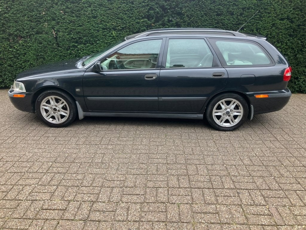 Volvo V40 2.0 T Dynamic (bj 2000), foto 2