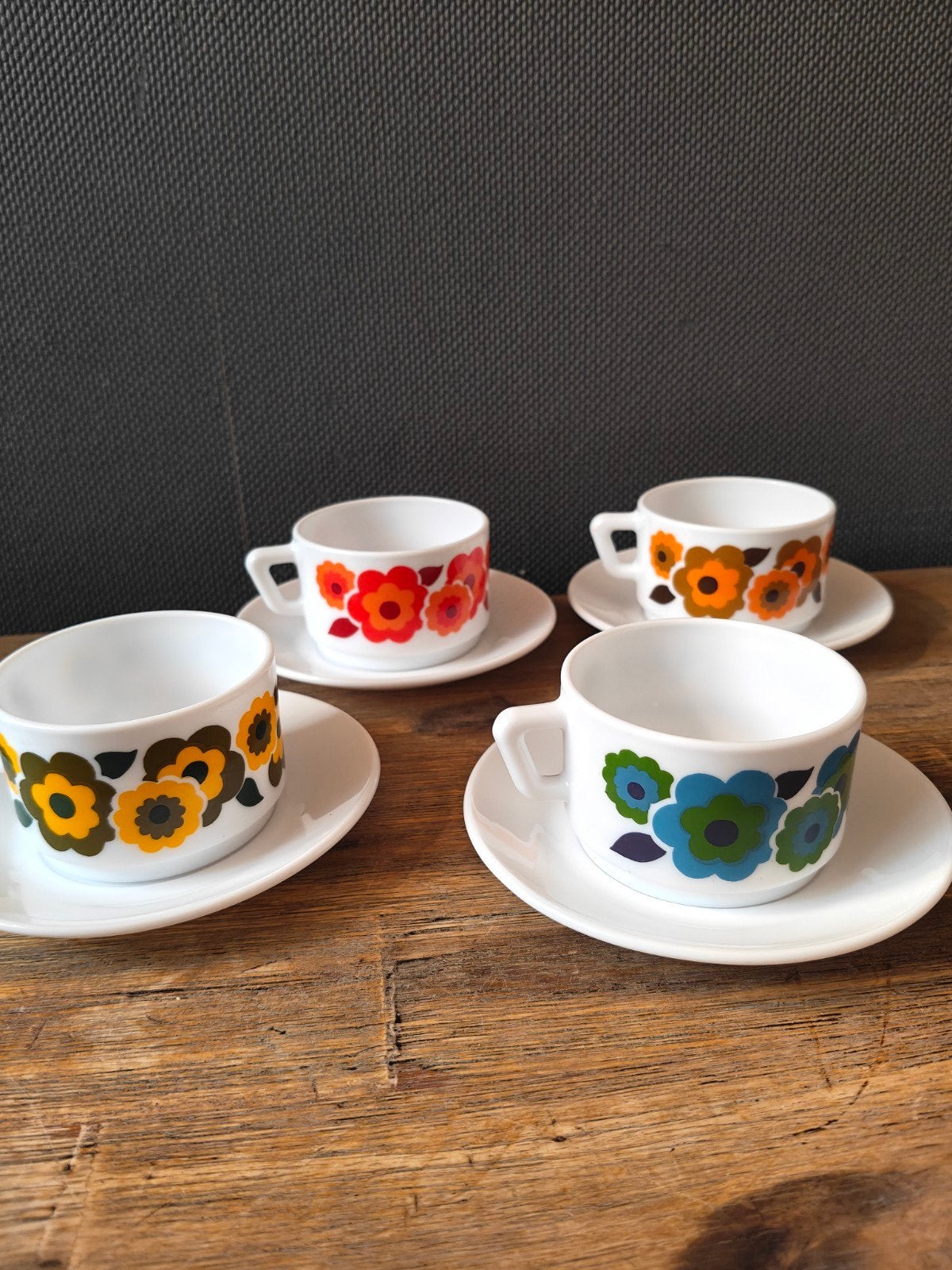 Arcopal Lotus Melkglas Kop en Schotel Set - Vintage Design, Ophalen of Verzenden