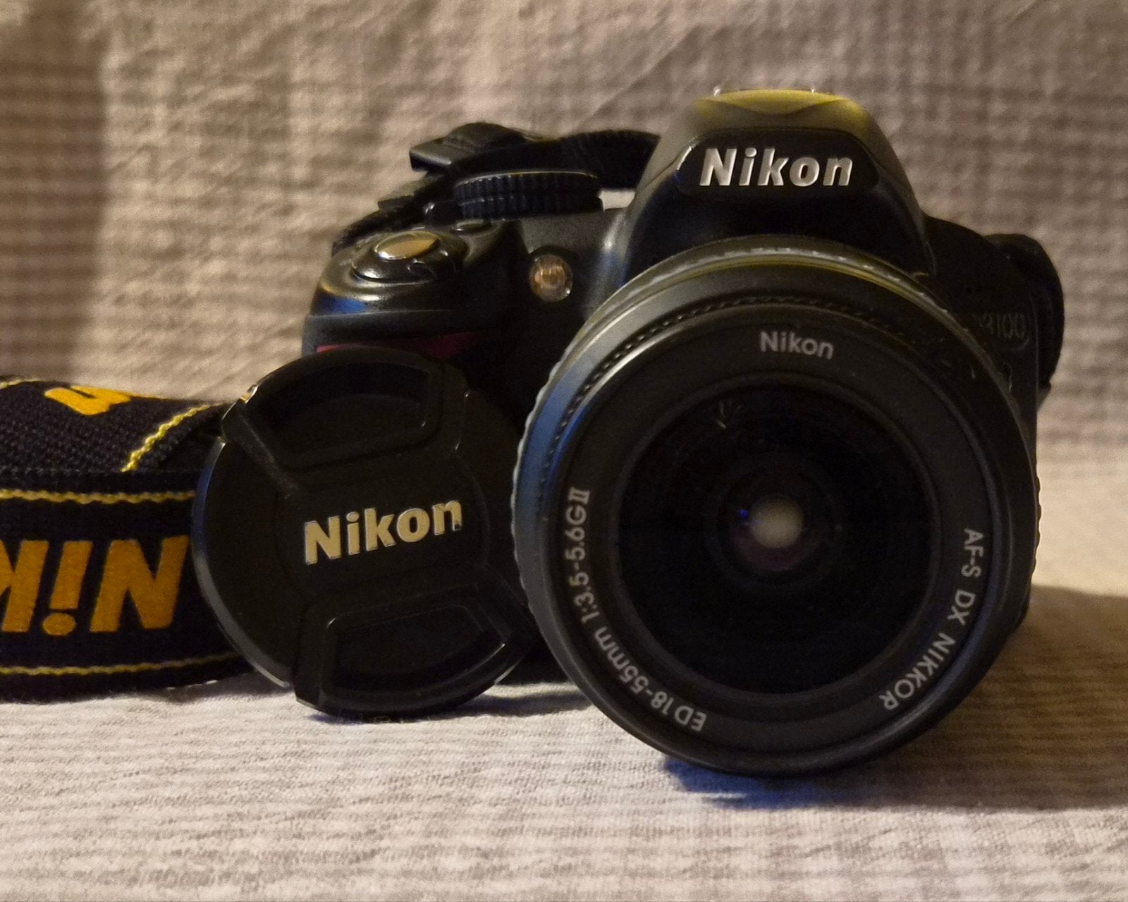 Nikon D3100 Startersset (incl. 2 lenzen, Tas & Accessoires), 14 megapixels, Spiegelreflex, Ophalen of Verzenden, Zo goed als nieuw