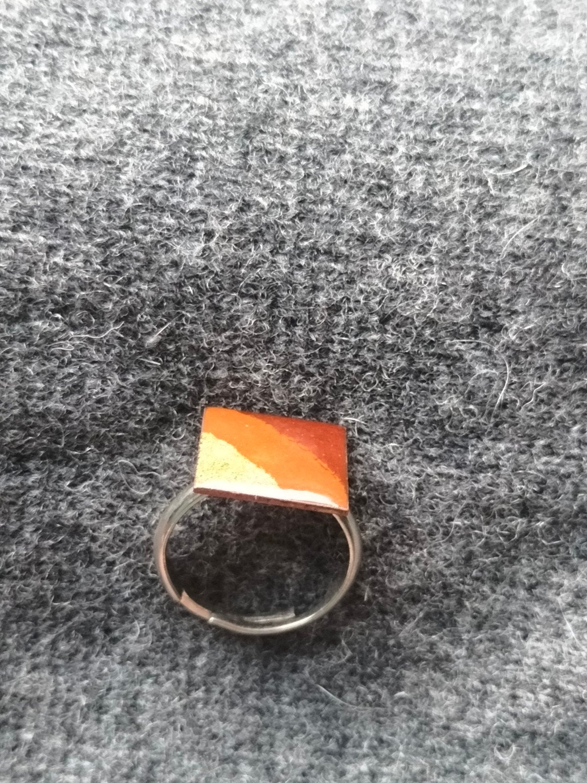 Verstelbare ring met vierkante bruine top, Sieraden, Tassen en Uiterlijk, Ringen, Bruin, Ophalen of Verzenden, Zo goed als nieuw