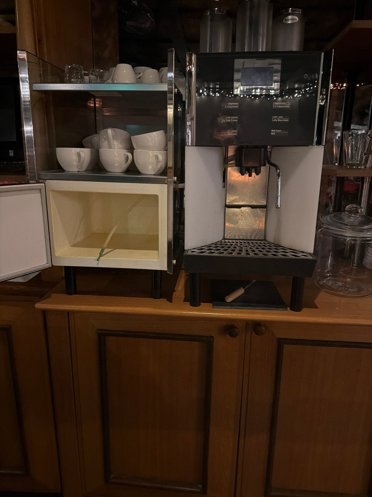 Professionele Koffiemachine met Koelkast en Servieskast, Ophalen, Gebruikt, Koffie en Espresso