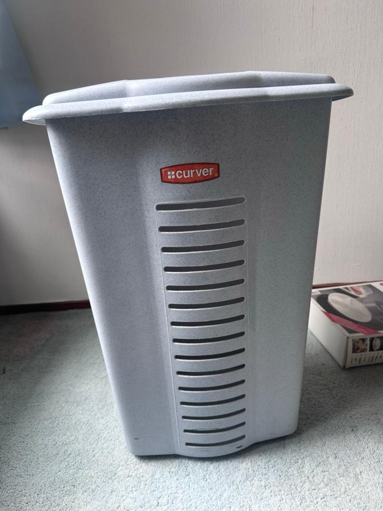 Curver wasmand met deksel - Grijs, Ophalen, Zo goed als nieuw