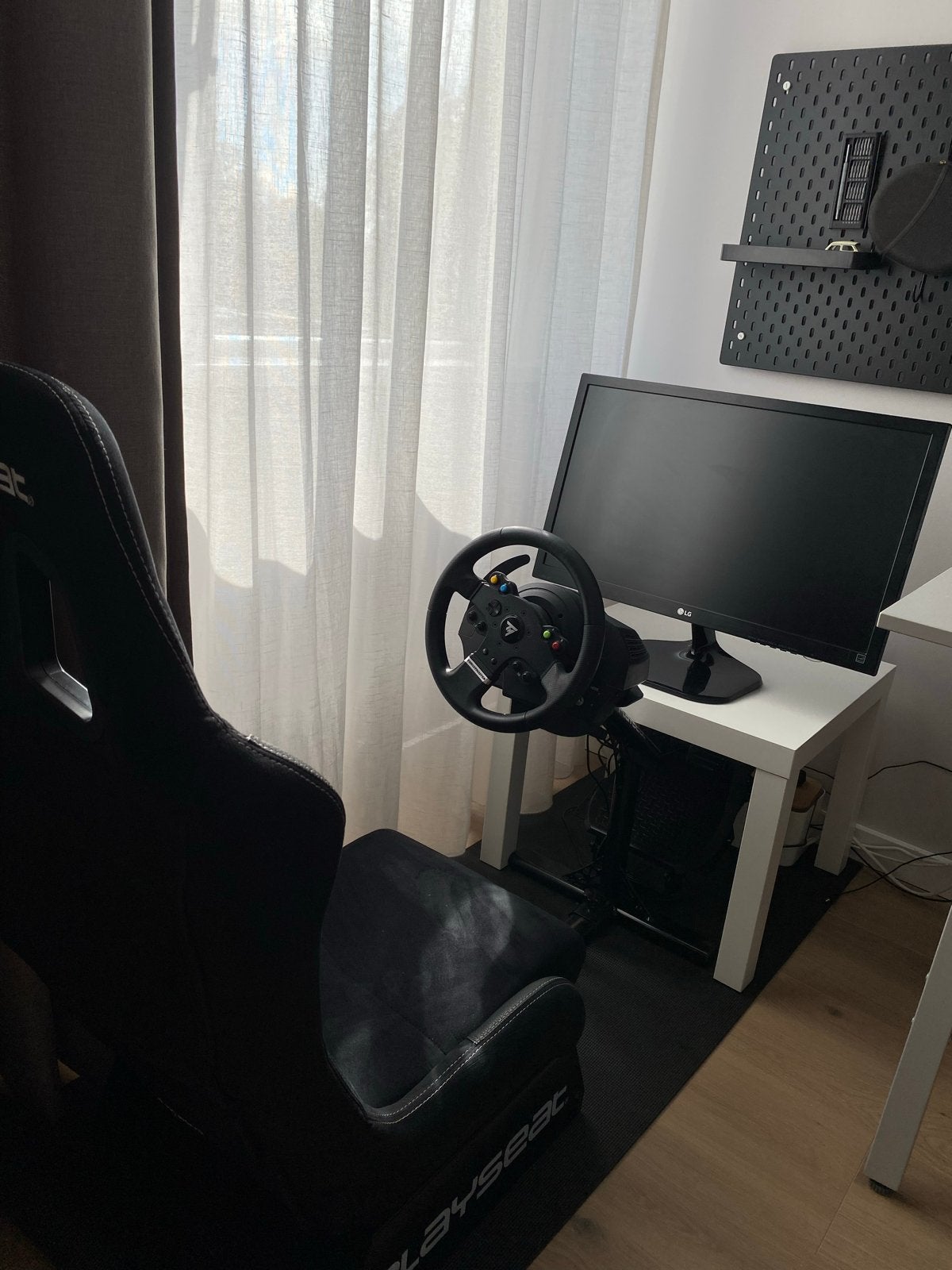Complete Sim Racing Setup: Playseat, Thrustmaster TMX, LG Mo, Spelcomputers en Games, Ophalen, Overige merken, Gebruikt
