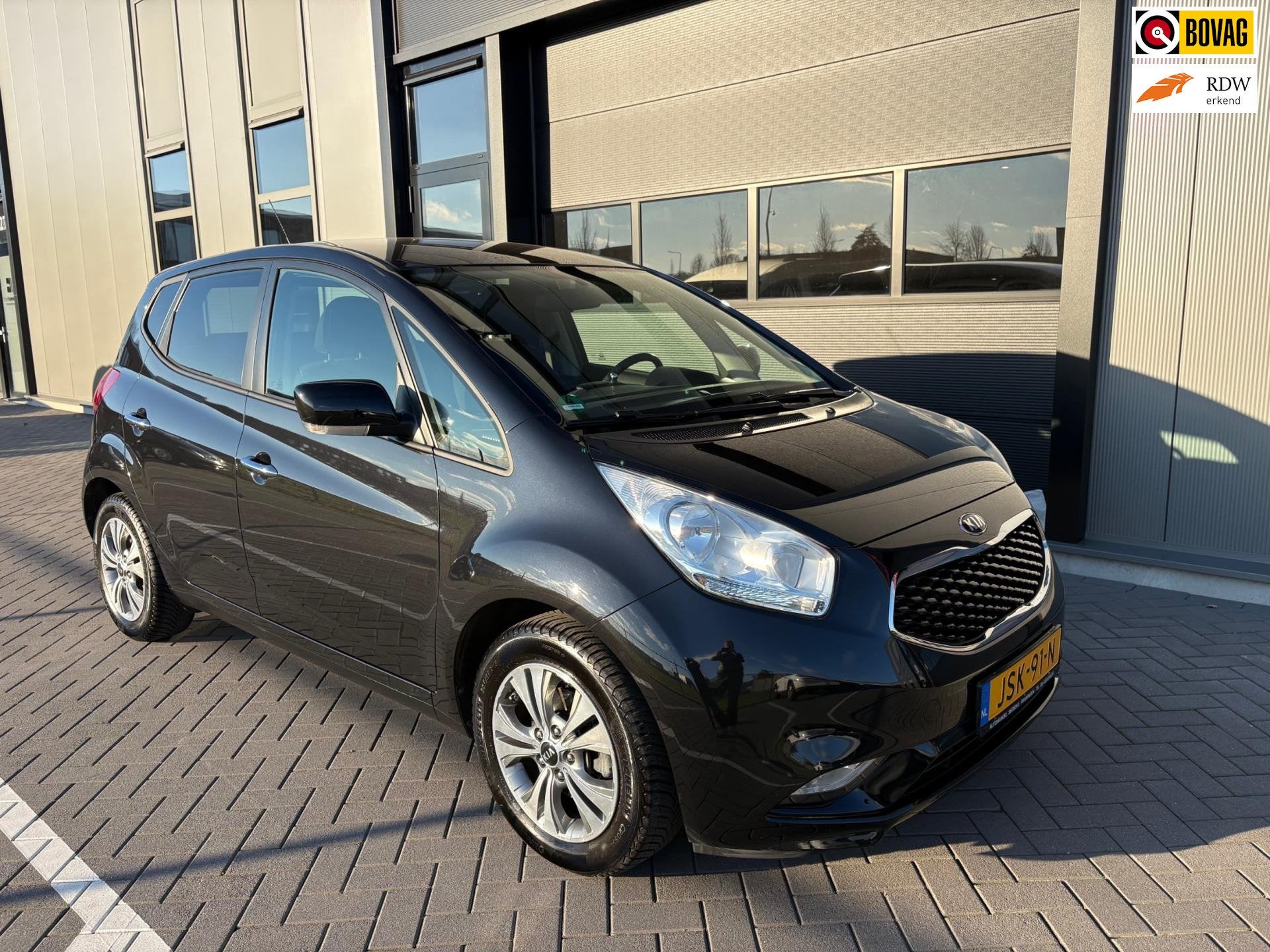 Kia VENGA 1.6 CVVT Dream Team, Auto's, Dealer onderhouden, Gebruikt, 4 cilinders, Zwart