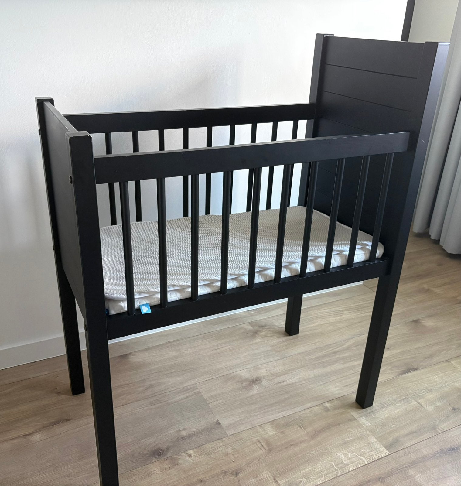 Kidsmill Noa Wieg Mat Zwart Met Aerosleep Matras 40 x 80 cm, Ophalen, Gebruikt, Wieg