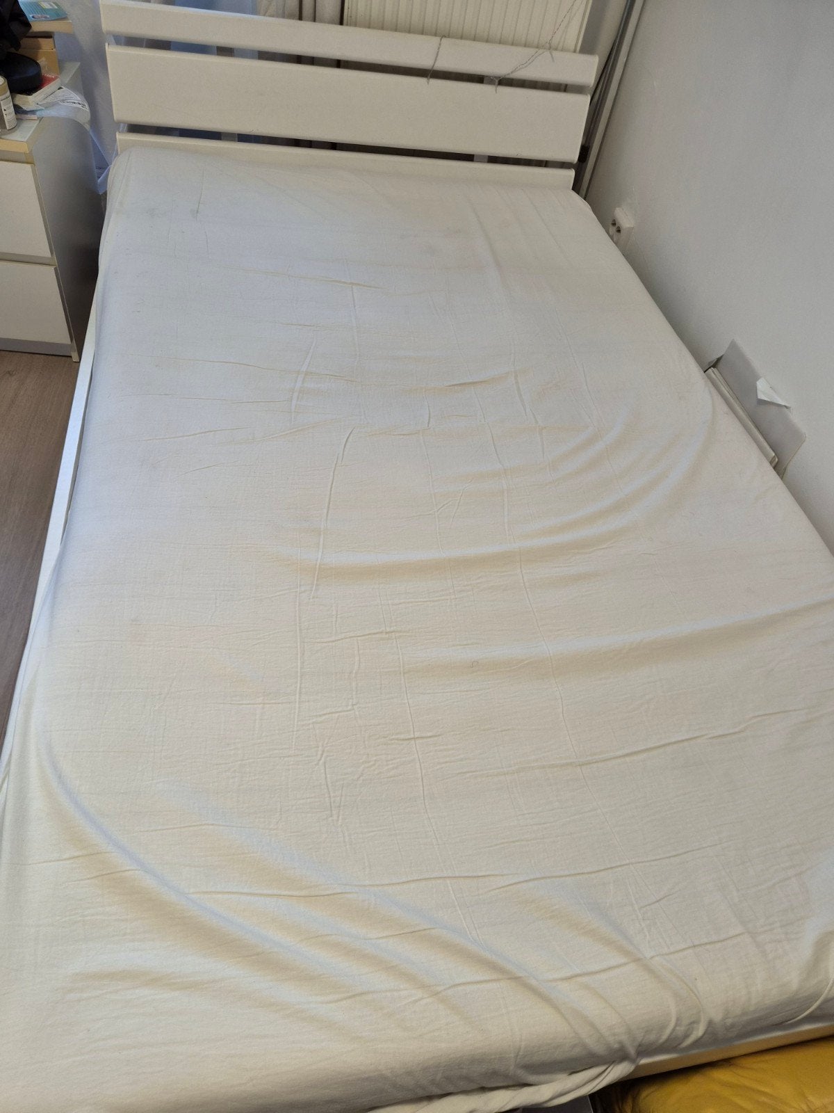 Wit eenpersoonsbed met lattenbodem (beschadigd)vandaag ., Ophalen, Gebruikt, Wit, Twijfelaar