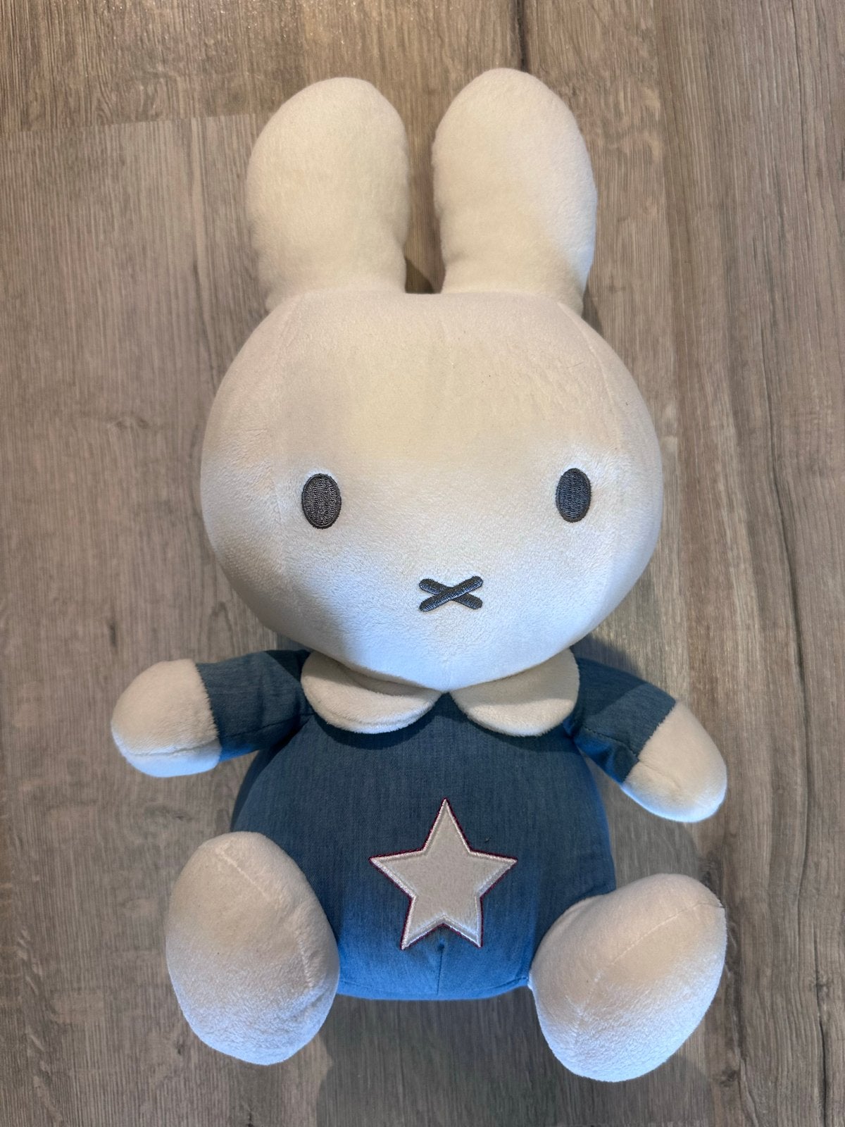 Nijntje knuffel 40cm met blauwe outfit en ster, Gebruikt, Konijn, Nijntje, Ophalen of Verzenden
