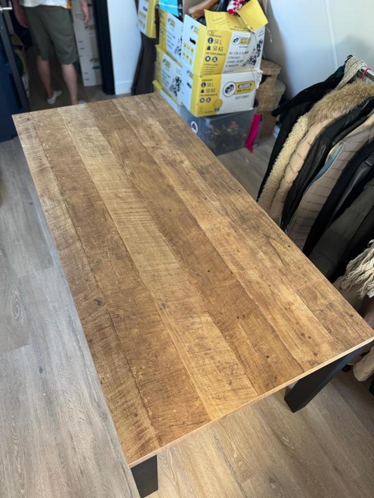 Robuuste kunststof houten eettafel met zwart metalen poten, Zo goed als nieuw, 150 tot 200 cm, Vier personen, Rechthoekig