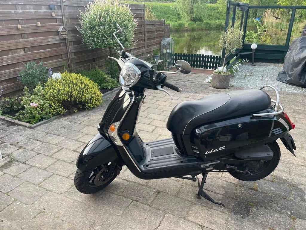 Kymco Like 50 snorscooter (25 km/u) – 2017 – 8.800 km, Ophalen, Zo goed als nieuw, Benzine, Like