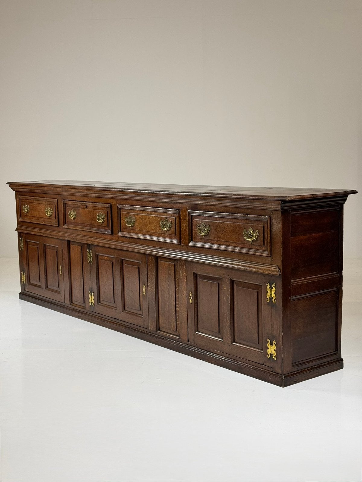 Engels Dressoir ca. 1720 antiek
