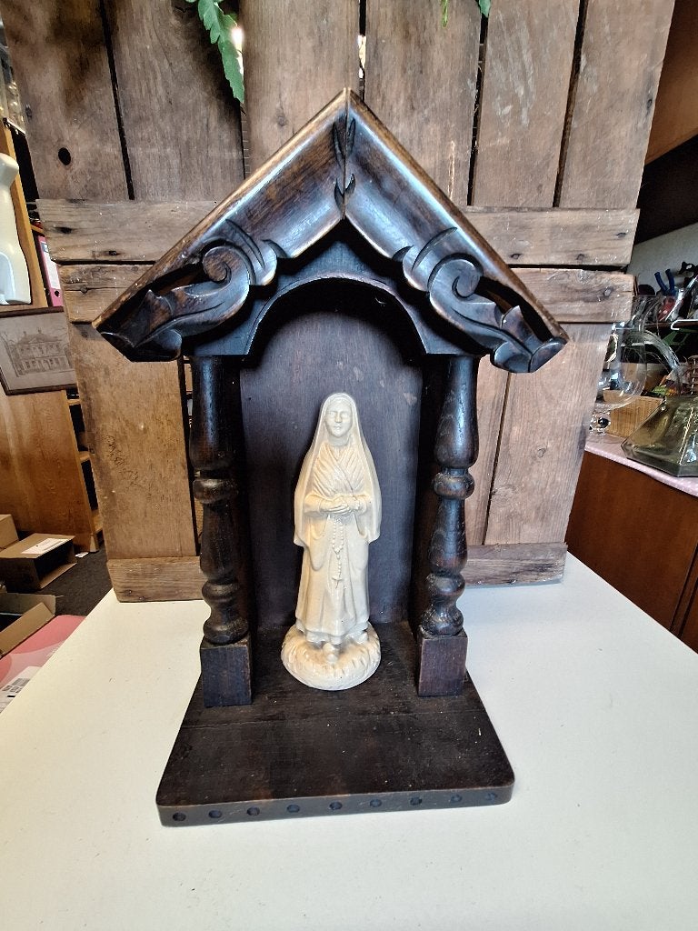 Religieuze St Bernadette in houten booggrot ornament, Antiek en Kunst, Ophalen