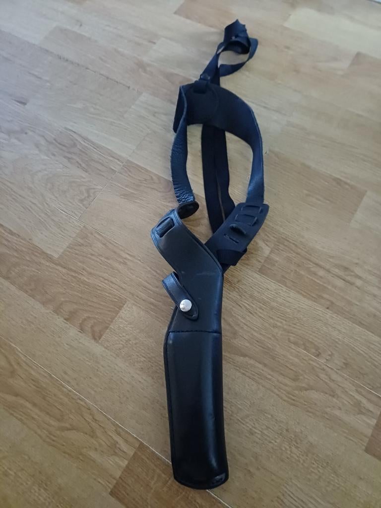 TE KOOP PROFESSIONELE SCHOUDERHOLSTER HELLWEG, Ophalen of Verzenden