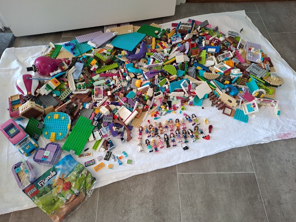 Bak met Lego Friends, 4 kilo met 21 popjes, Kinderen en Baby's, Speelgoed | Duplo en Lego, Gebruikt, Lego, Friends, Ophalen of Verzenden