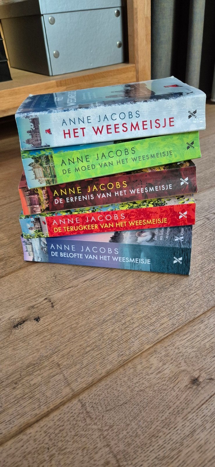 Het Weesmeisje  - Anne Jacobs dl 1-5, Boeken, Ophalen of Verzenden, Zo goed als nieuw, Anne Jacobs