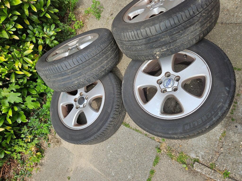 Volvo v70 velgen en zomerbanden, Auto-onderdelen, Banden en Velgen, Ophalen, Gebruikt, 16 inch, Banden en Velgen