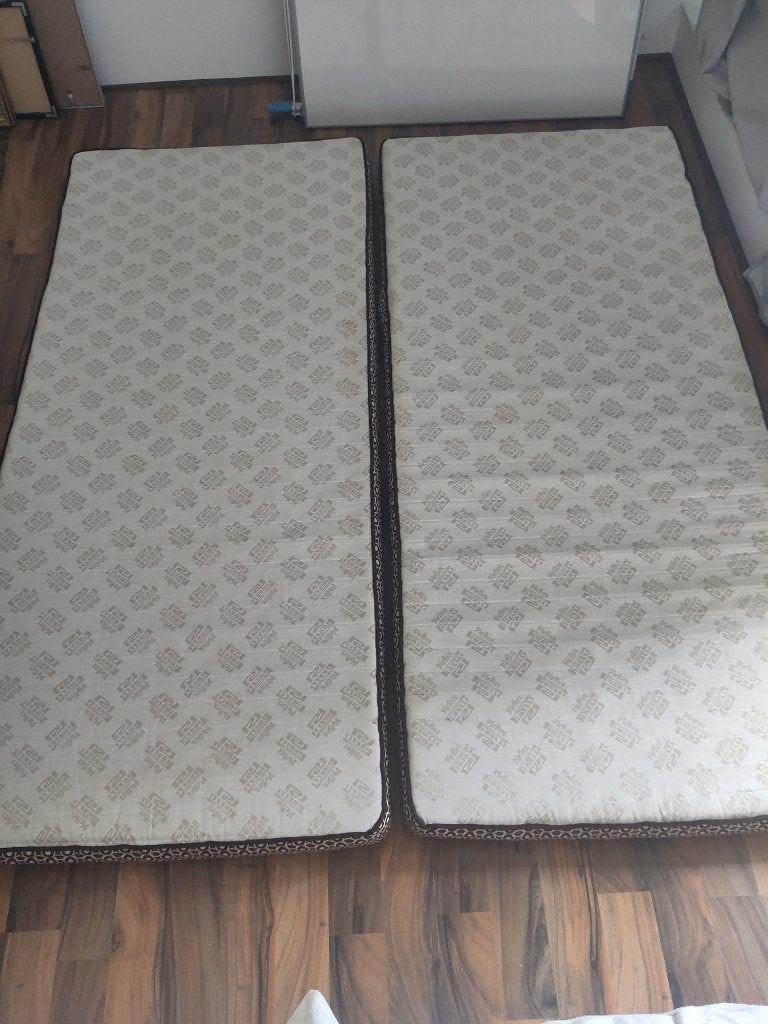 2 goede, nette matrassen Gratis afhalen!, Ophalen, 90 cm, Eenpersoons, Zo goed als nieuw