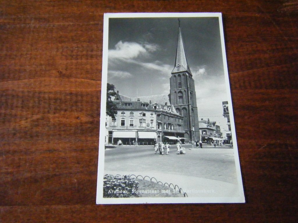 Q42 - Arnhem - Steenstraat - Kerk - 1950 - Mooi/Oud, Ophalen of Verzenden, 1940 tot 1960, Gelderland