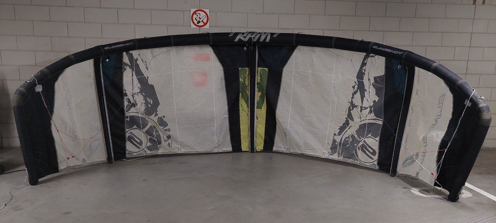 Kitesurf, Slingshot RPM kite 9mtr + Compstick bar + rugzak, Gebruikt, 9 m², Geen board, Ophalen of Verzenden
