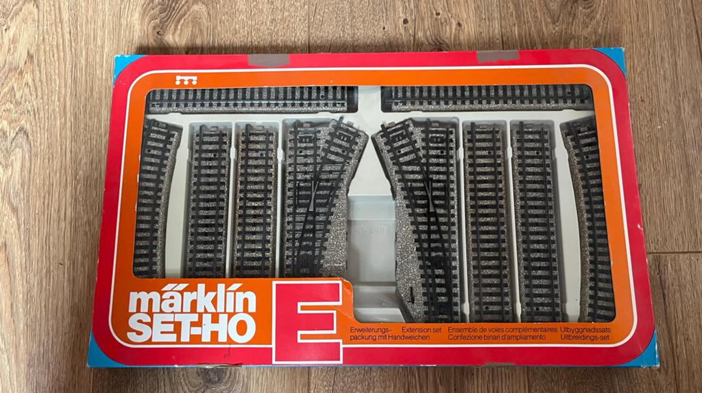 Marklin 0980 starterset + 5190 uitbreidingset, Ophalen, Wisselstroom, Wagon, Zo goed als nieuw