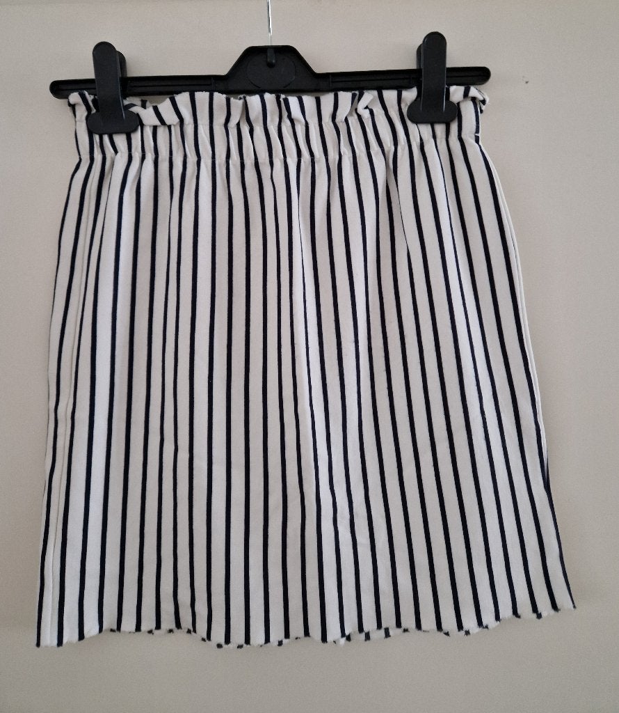 Bershka dames rok wit/zwart gestreept maat M, Maat 38/40 (M), Wit, Gedragen, Boven de knie