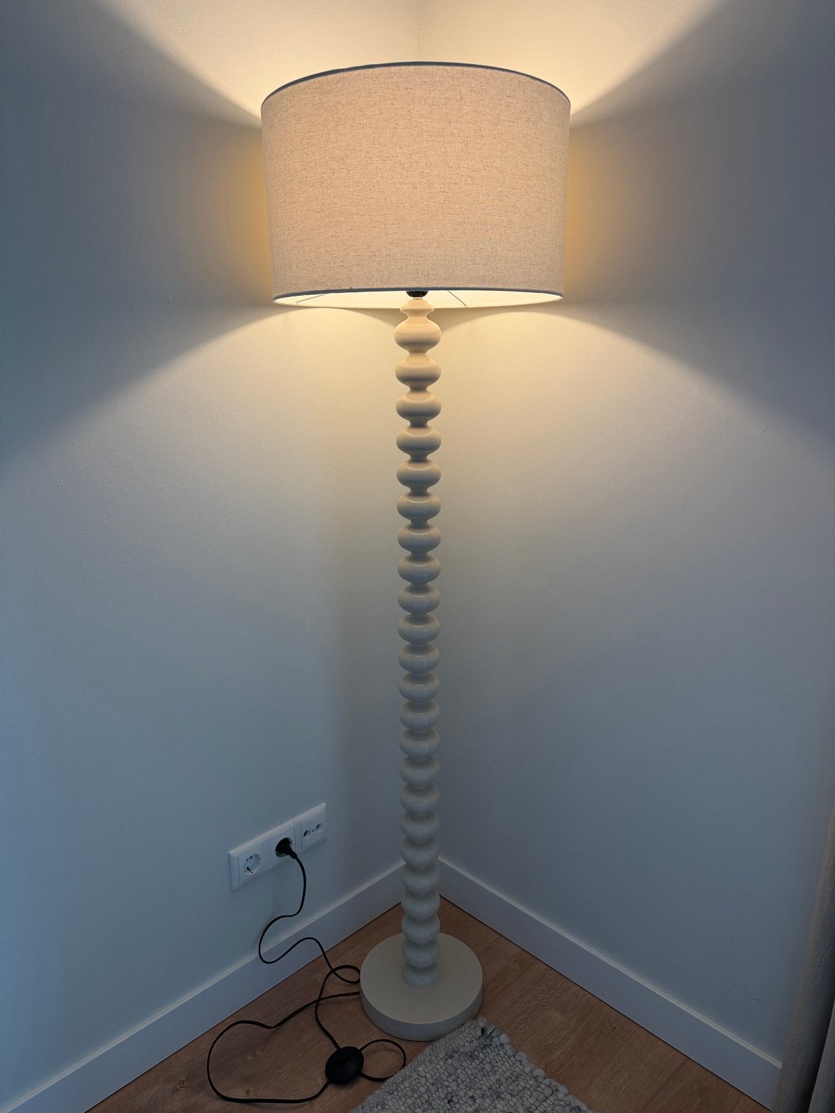 Staande lamp met kralenvoet en stoffen kap, Ophalen, Zo goed als nieuw, Hout, 150 tot 200 cm