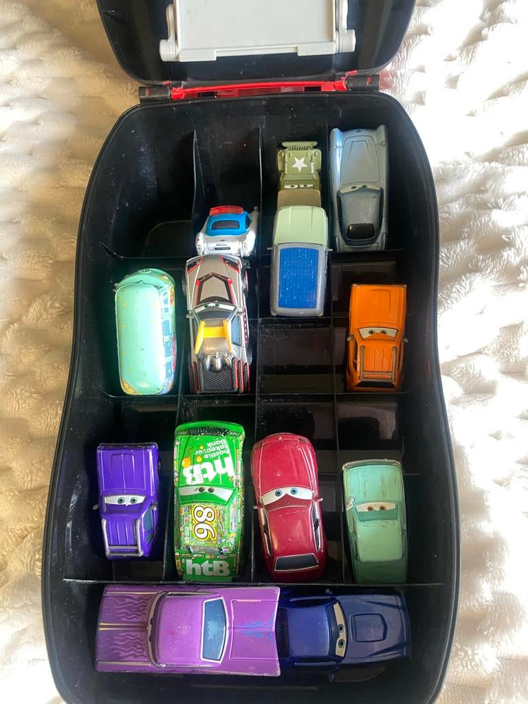 Cars speelgoed koffer met auto's en racebaan, Kinderen en Baby's, Speelgoed | Speelgoedvoertuigen, Ophalen, Gebruikt