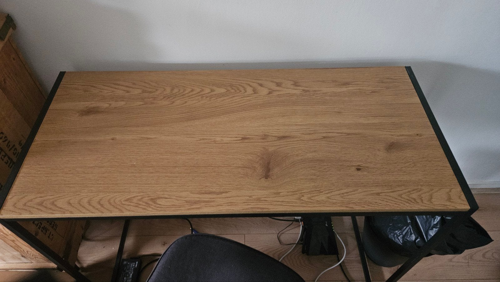 Bureau zwart metaal houtlook met IKEA LILLHÖJDEN stoel, Ophalen, Zwart, In hoogte verstelbaar, Gebruikt