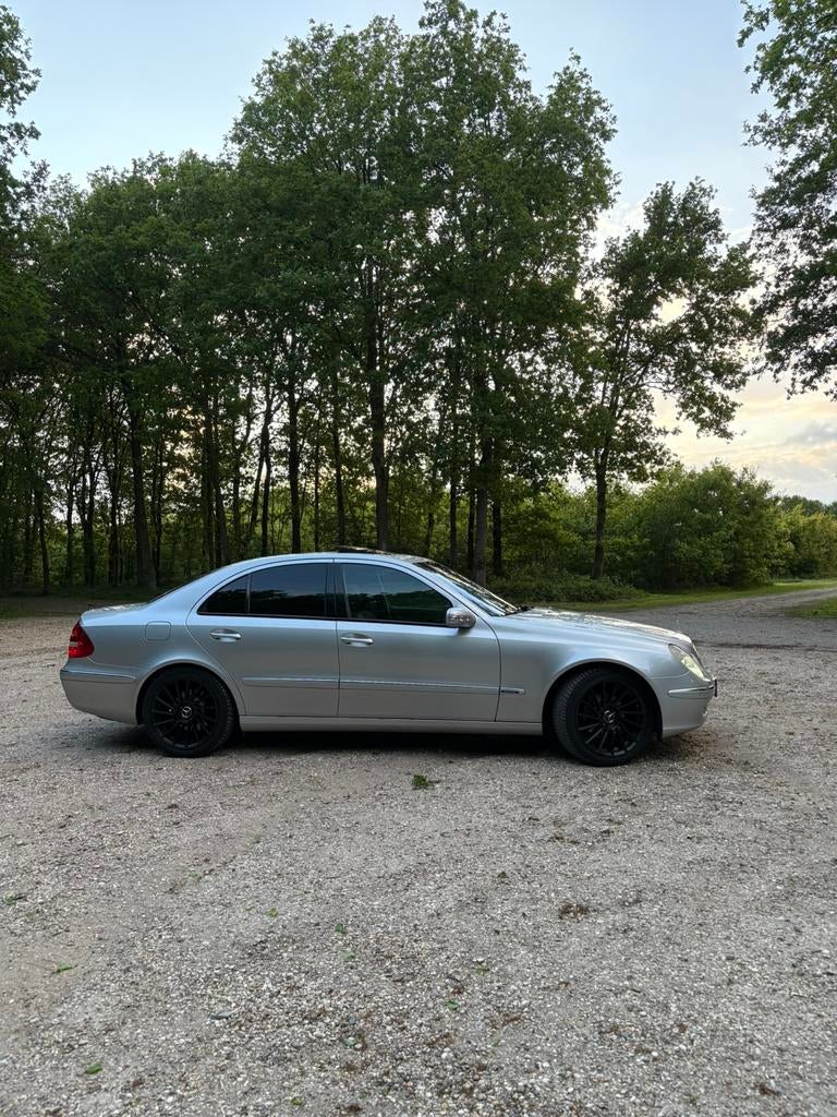 Mercedes benz E klasse E240, Automaat, Achterwielaandrijving, Beige, 2597 cc
