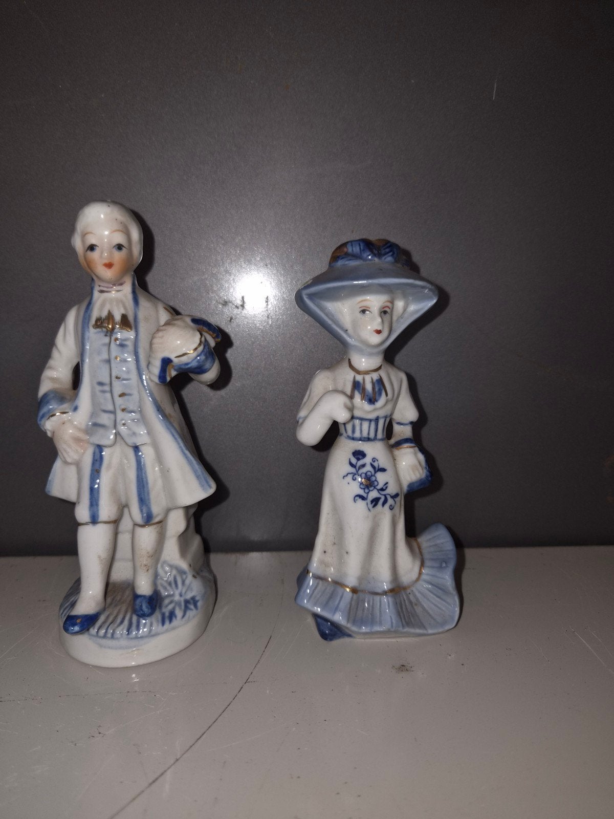 Vintage Porseleinen Beeldjes: Man Vrouw (Delfts Blauw stijl), Antiek en Kunst, Ophalen of Verzenden