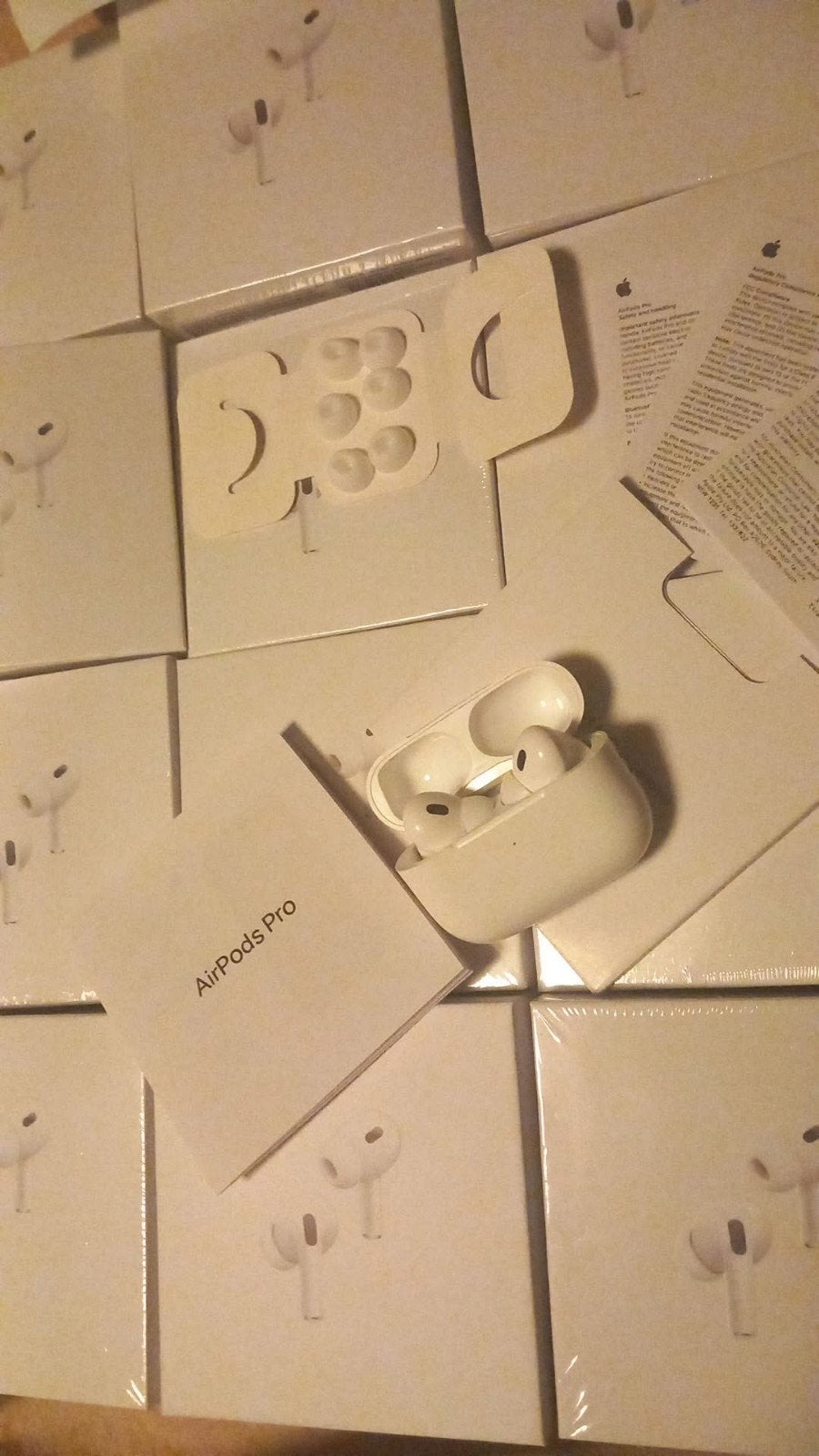Resell bundel AirPods Pro 2e generatie (7 stuks), Ophalen of Verzenden, Nieuw, Draadloos