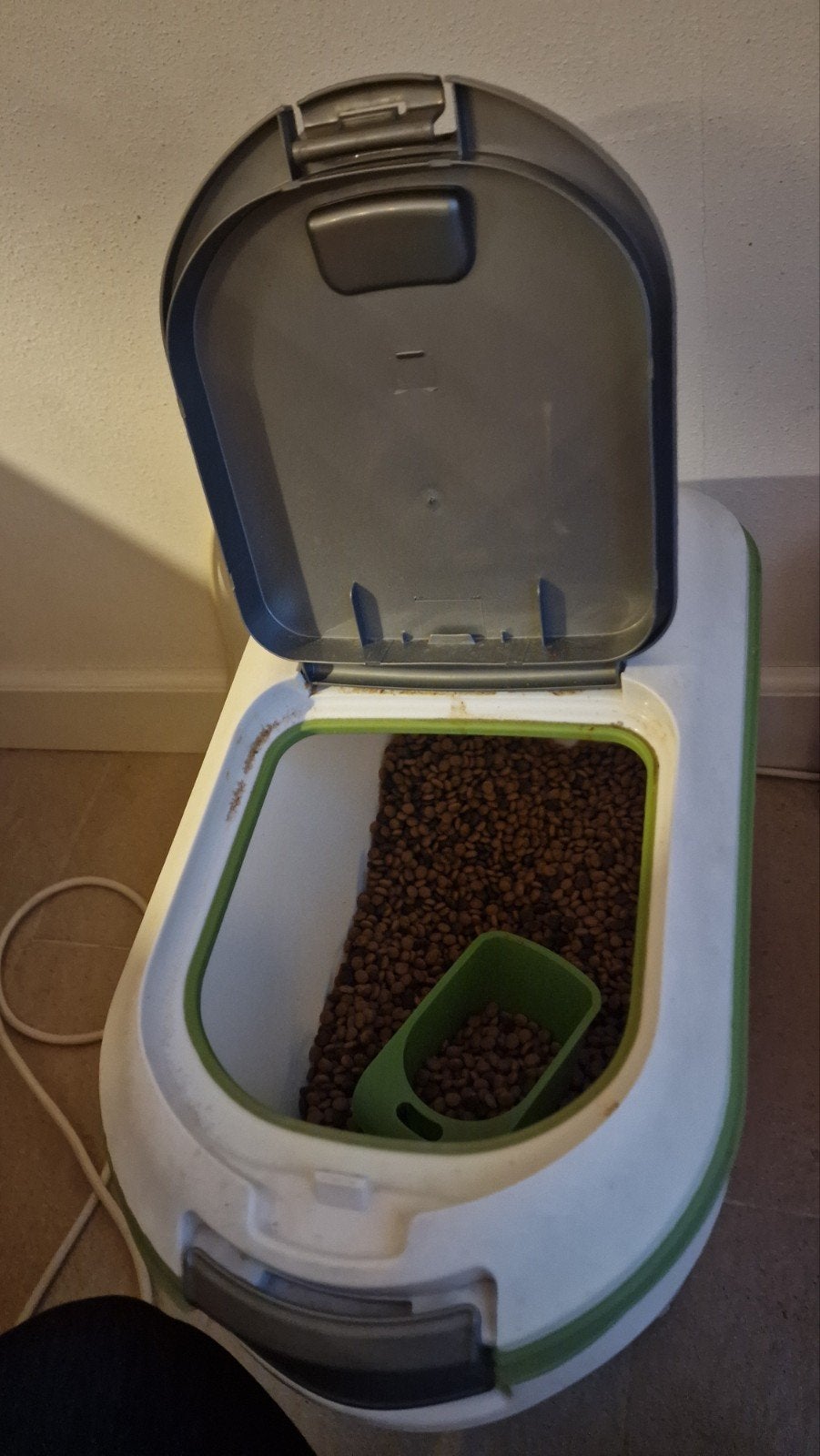 Curver voerton 10kg+ voorraad, Ophalen of Verzenden, Kat