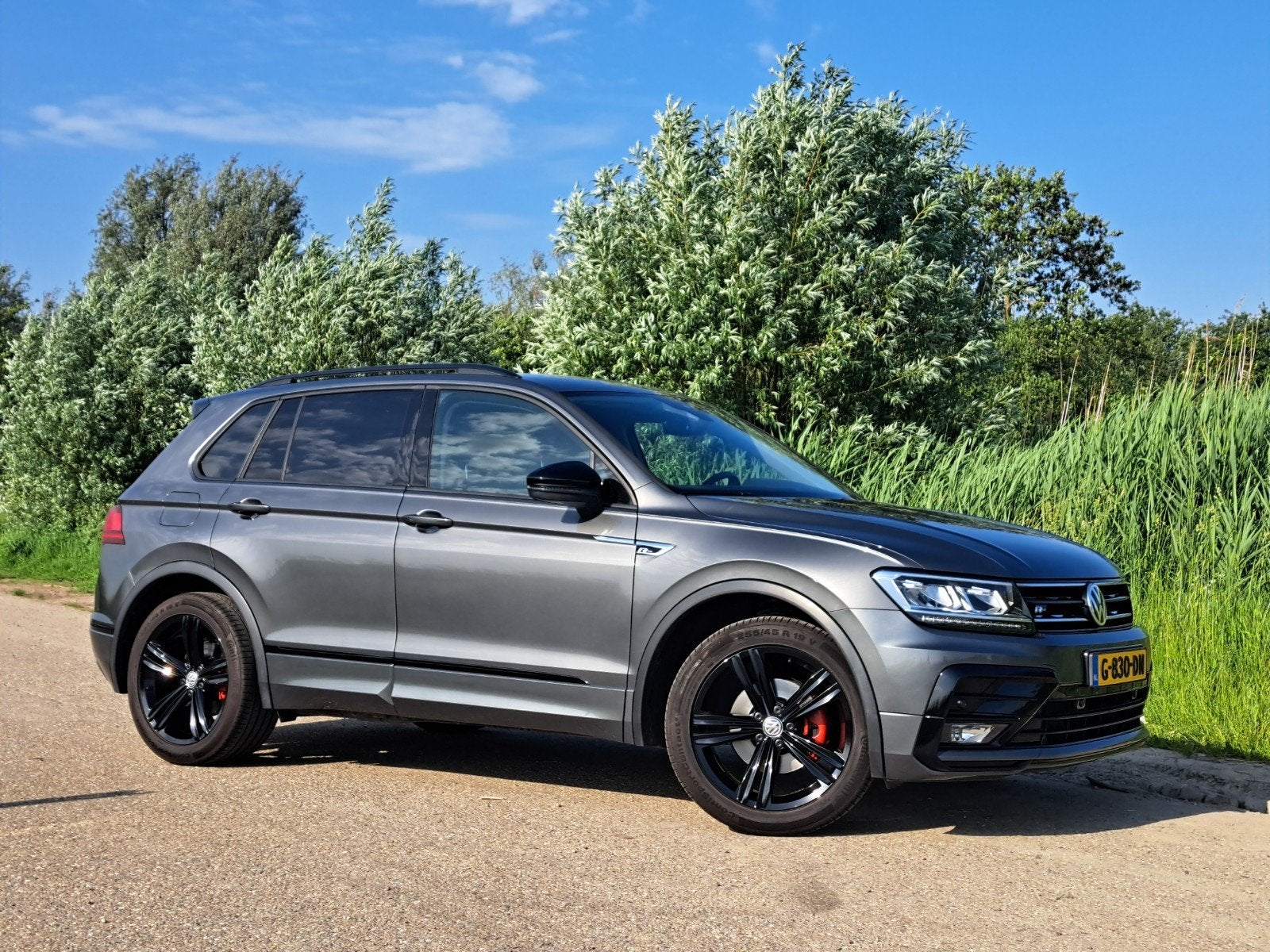 Volkswagen Tiguan 1.5 TSI R-Line 150pk DSG 2019 Grijs, Auto's, Euro 6, 150 pk, Alcantara, 75 €/maand