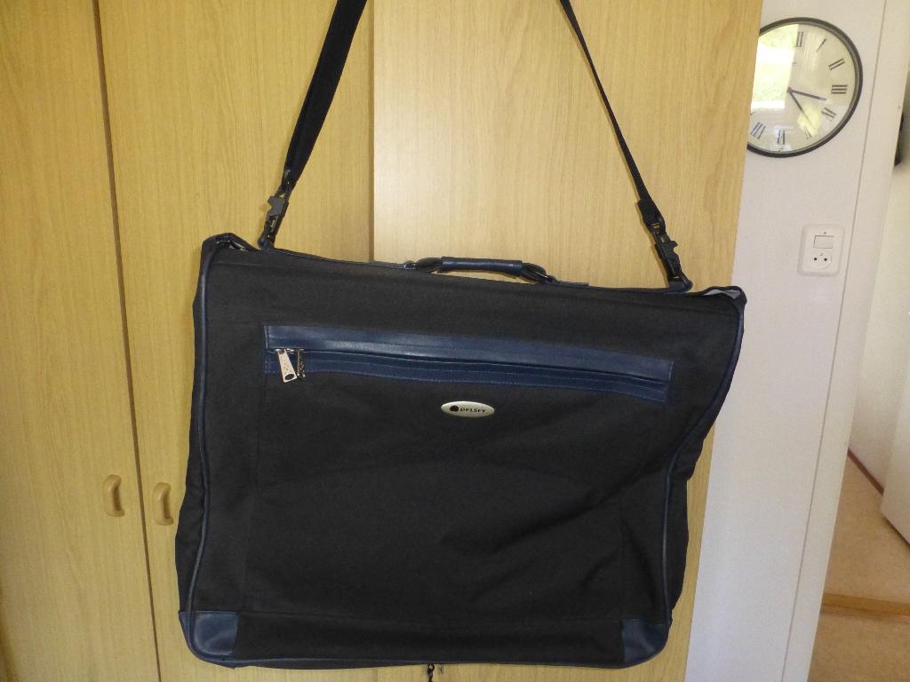 Delsey kledingtas, Ophalen, 40 tot 60 cm, 30 cm of meer, Zwart