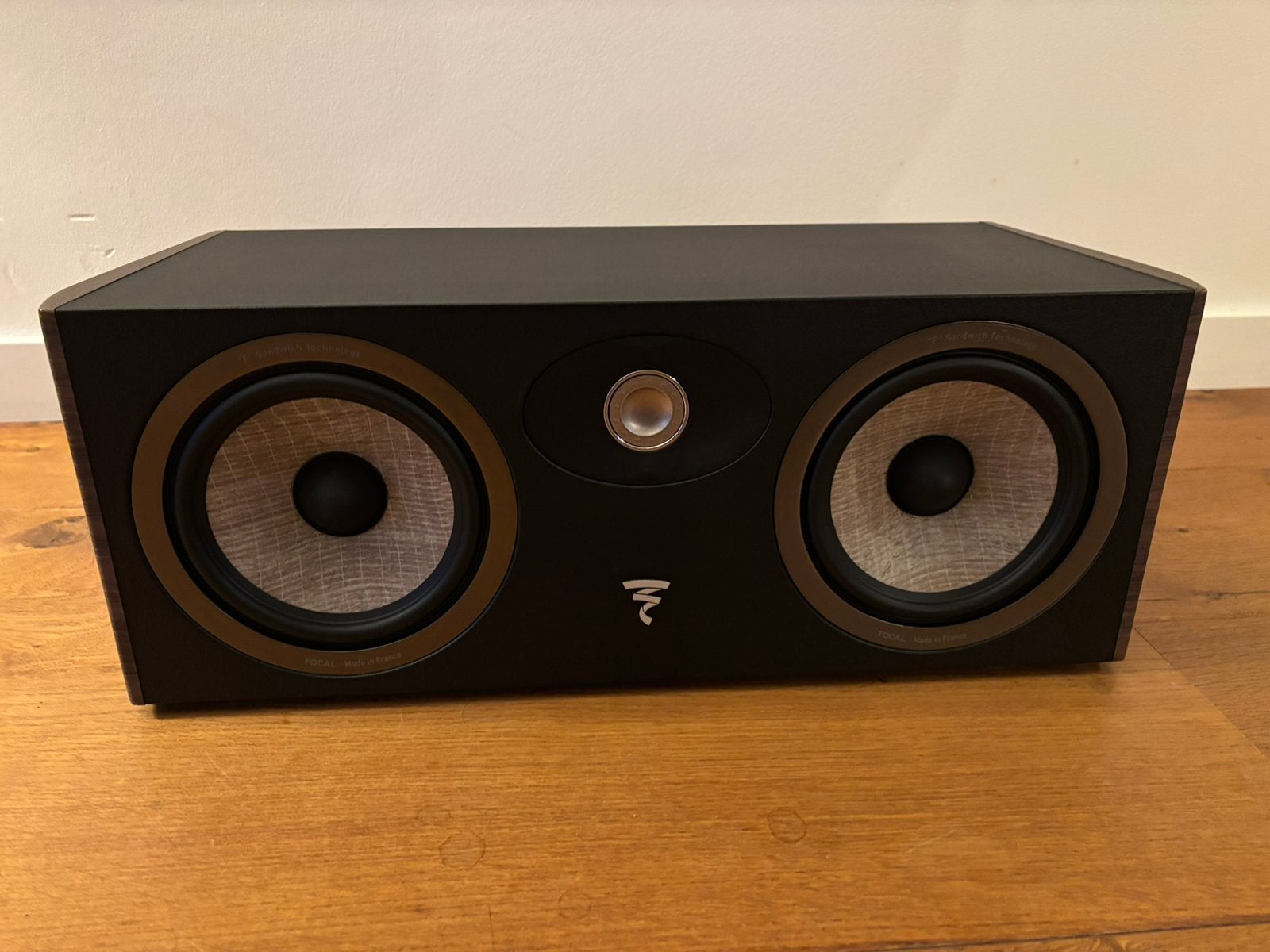 Focal Aria CC900 Walnut rookvrij, Audio, Tv en Foto, Luidsprekers, Ophalen of Verzenden, Zo goed als nieuw, Basreflex, Center speaker