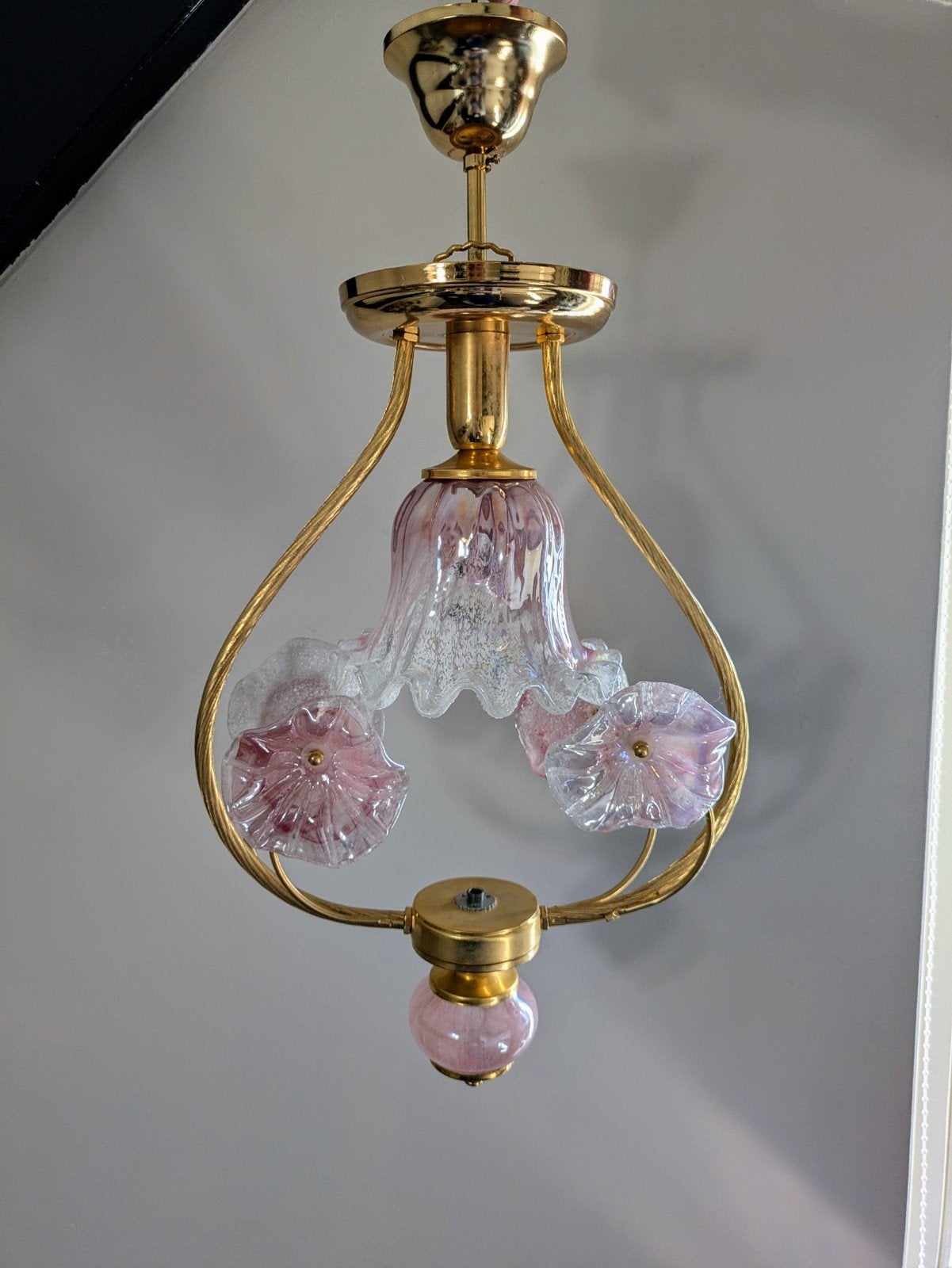 Vintage Roze Glazen Hanglamp met Gouden Frame, Gebruikt, Roze, Ophalen of Verzenden, Glas