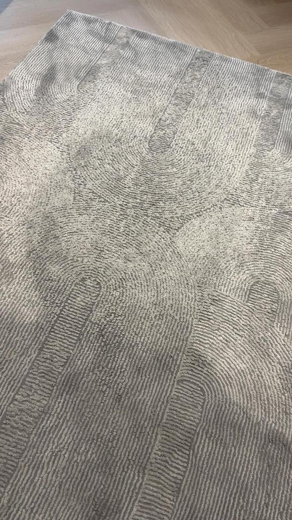 2 stuks, modern beige vloerkleed met abstract patroon, 150 tot 200 cm, 200 cm of meer, Ophalen of Verzenden, Zo goed als nieuw