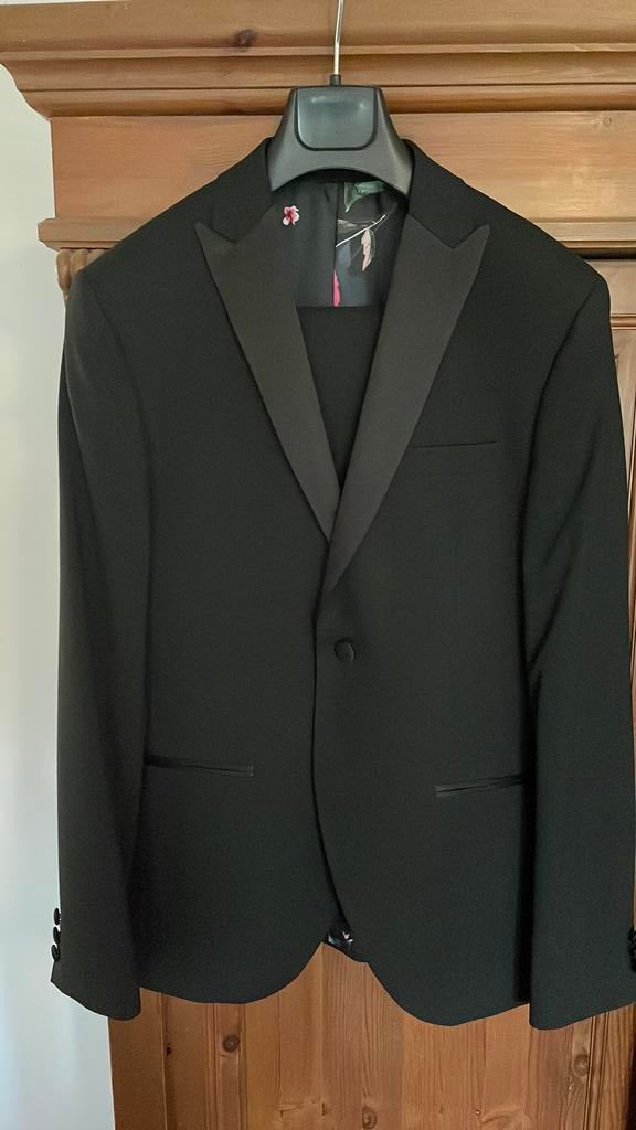 Zwart herenkostuum/smoking Isaac Dewhirst, Kleding | Heren, Ophalen of Verzenden, Zo goed als nieuw, Maat 46 (S) of kleiner, Zwart