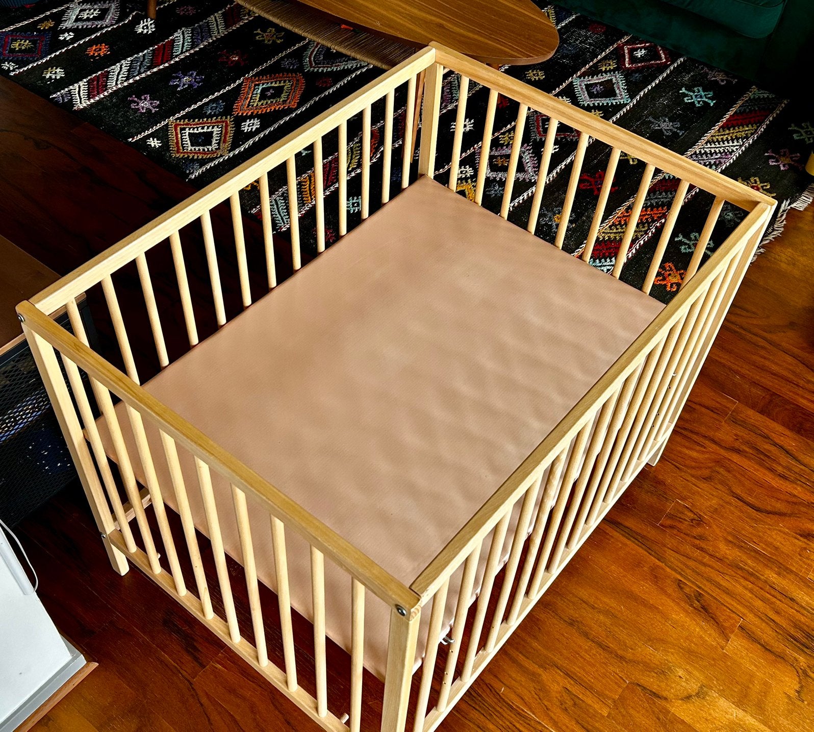 Houten box + Airgosafe matras, Ophalen, Zo goed als nieuw