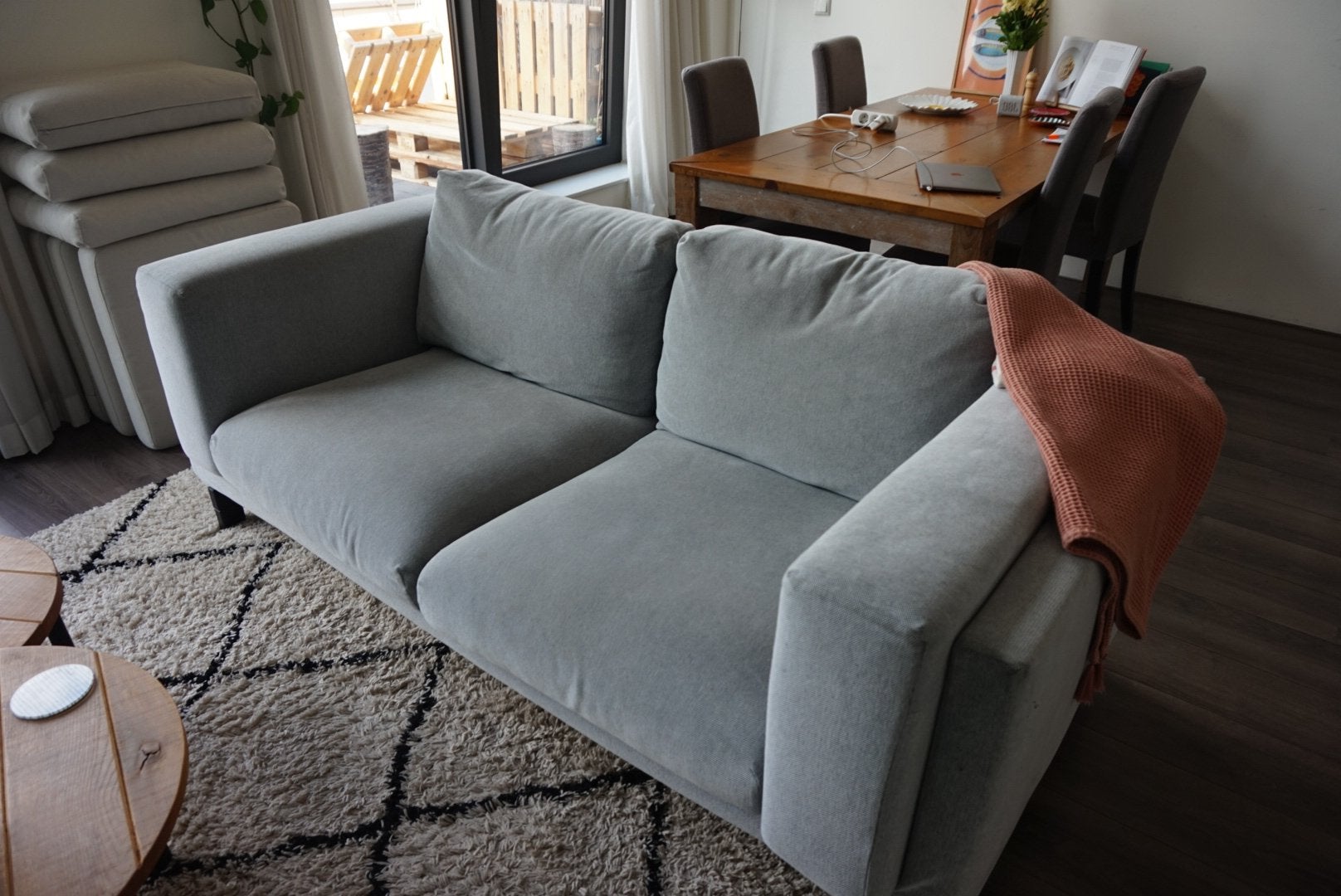 Gratis grijze tweezitsbank (200x92x70cm), Huis en Inrichting, Banken | Sofa's en Chaises Longues, Ophalen, 150 tot 200 cm, Tweepersoons