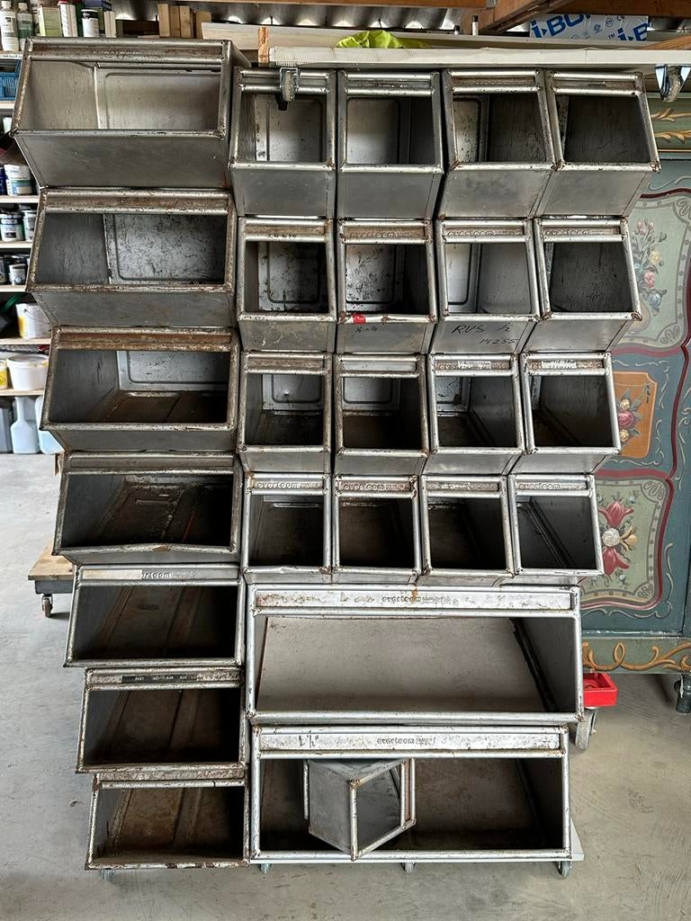 Stalen Overtoom Magazijnbakken met 2 Karretjes - Diverse Mat, Doe-het-zelf en Verbouw, Kratten en Dozen, Zo goed als nieuw, Overige typen