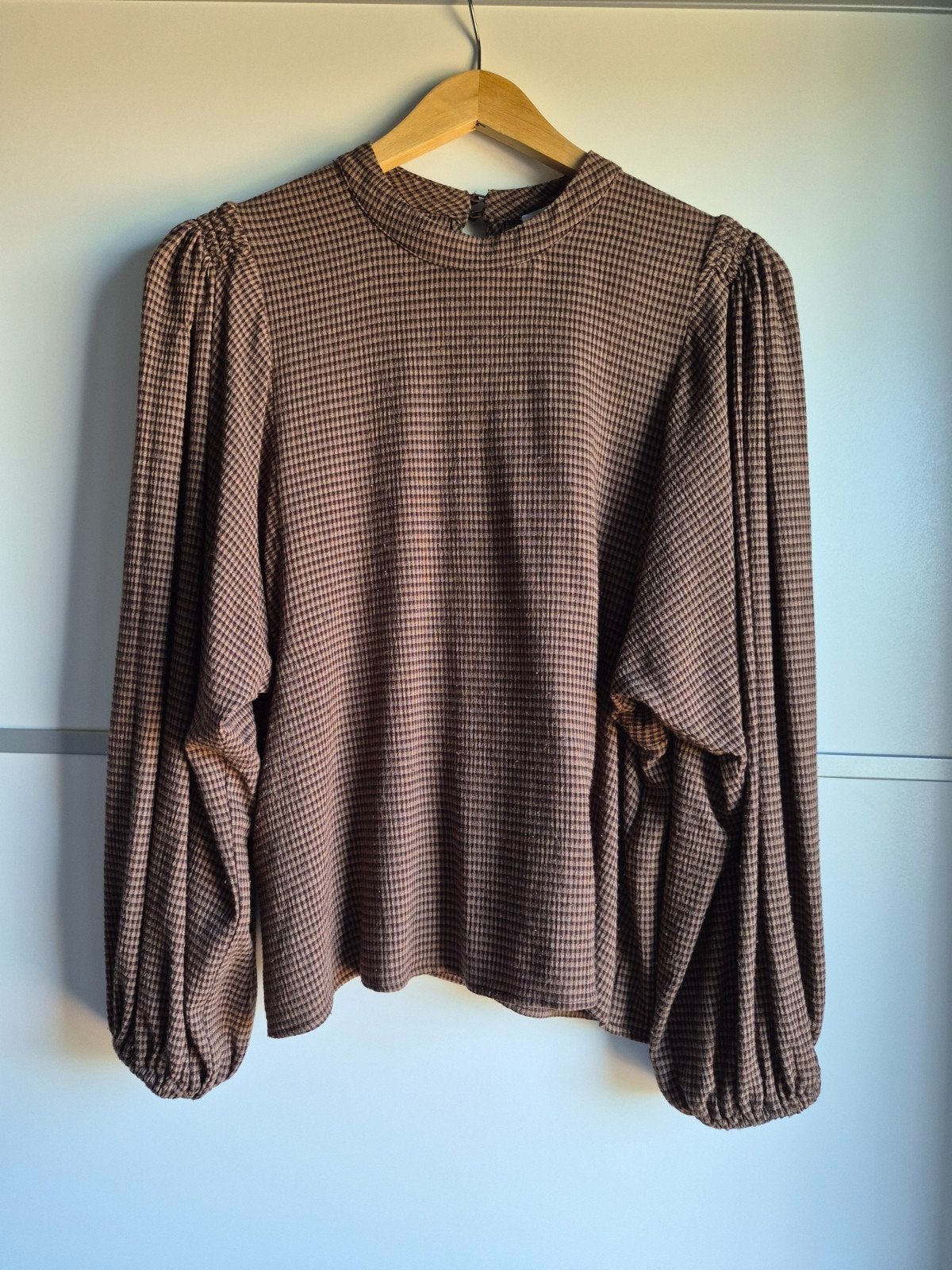 Samsoe & Samsoe Blouse met Pofmouwen en Houndstooth Patroon, Kleding | Dames, Maat 38/40 (M), Bruin, Ophalen of Verzenden, Samsoe & Samsoe