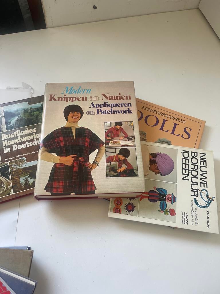 Diverse boeken over handwerken en poppen, Boeken, Ophalen of Verzenden, Gelezen, Overige onderwerpen