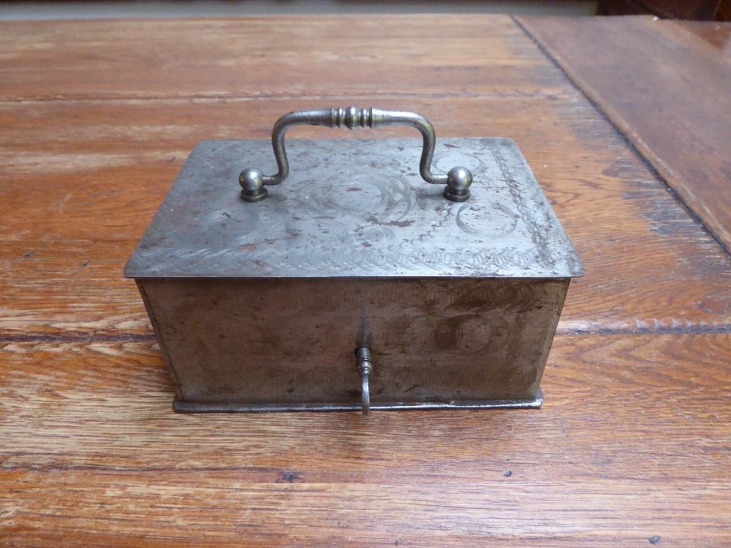 Antiek stalen geldkistje, Ophalen of Verzenden