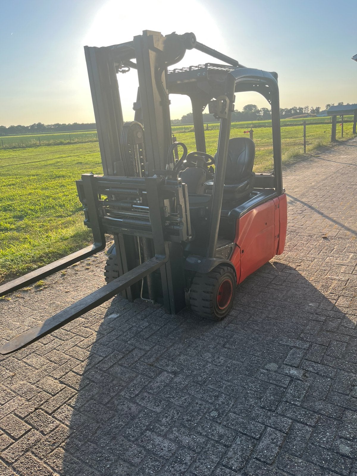 Te koop Linde e20l, 1000 tot 2000 kg, Ophalen of Verzenden, Elektrisch, Heftruck